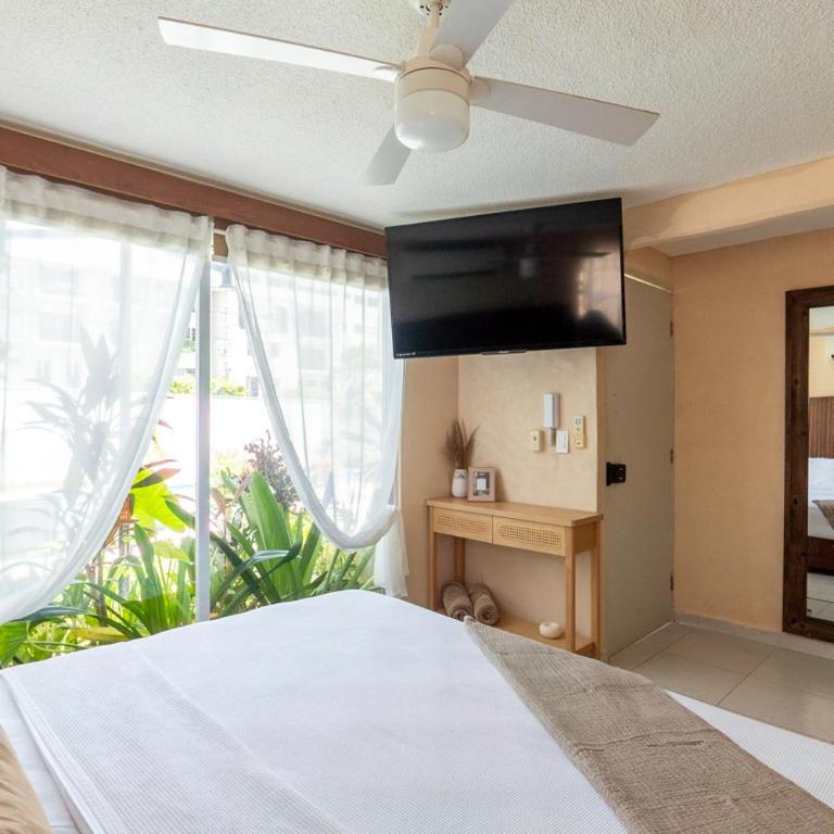 Cozy and central private room with pool - One-Bedroom Apartment - 1