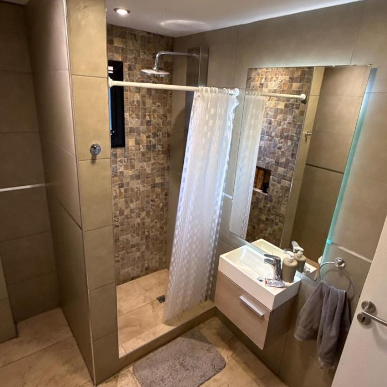  - Room #1715500801 - 13