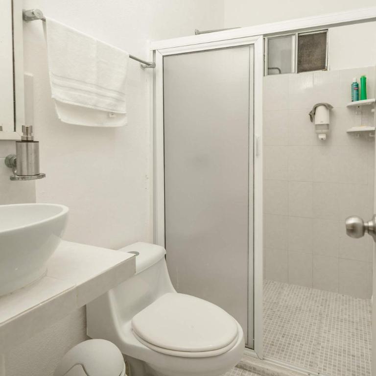 Casa Amplia, 7 Hab con Alberca, Gym y Terraza - Vacation Home - 70