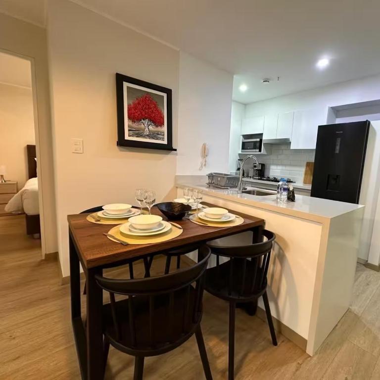 Miraflores with a Beautiful View Steps from Larcomar - Two-Bedroom Deluxe Apartment with Balcony - 16