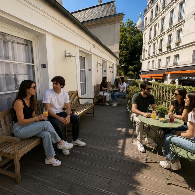 Le Village Montmartre - Bed in 4-Bed Female Dormitory Room - 3