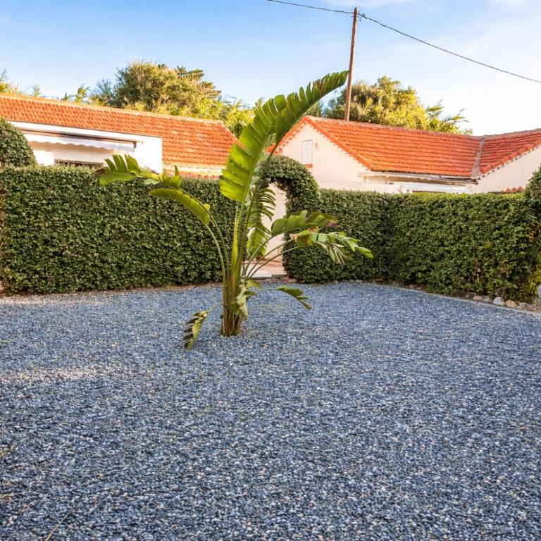 Maison Julia- Plage de la Nartelle 200M -Terrasse - Piscine au sel - Parking - BBQ - check-in 17h-20h maximum- séjour calme & détente Rêve D'Azur Sainte Maxime - Vacation Home - 23