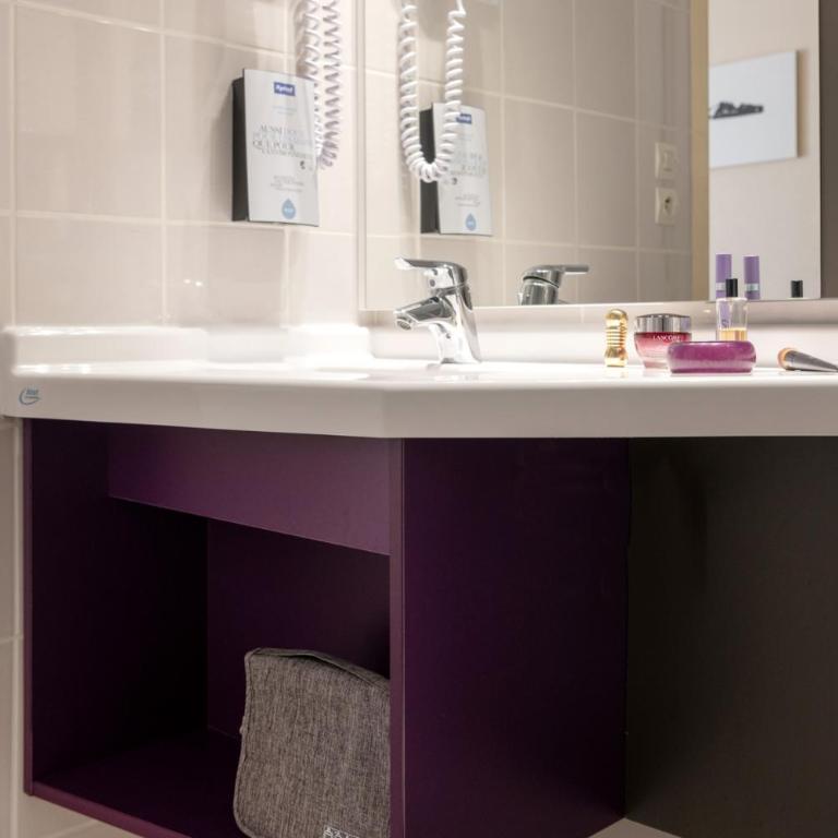 Kyriad Saint-Etienne Centre - Chambre Standard avec Un Lit Double & Un Canapé-Lit - 3