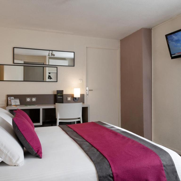 Kyriad Saint-Etienne Centre - Chambre Standard avec 2 Lits Doubles et 1 Lit Simple - 2