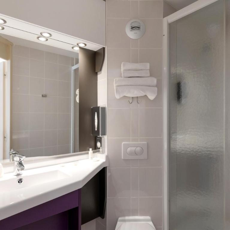 Kyriad Saint-Etienne Centre - Chambre Standard avec Un Lit Double & Un Canapé-Lit - 4