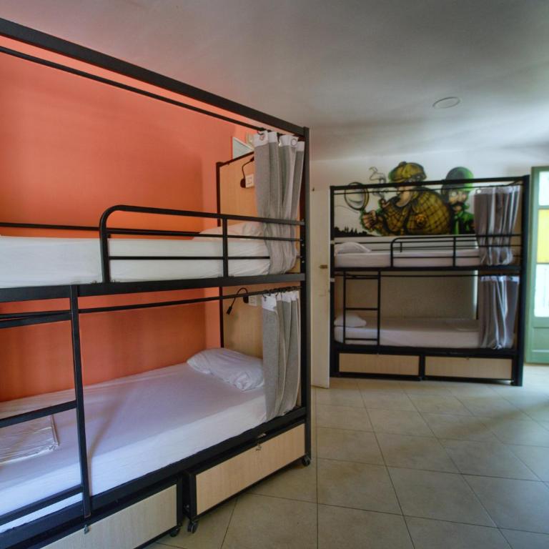 No Limit Hostel Graffiti - Cama en Habitación Compartida Mixta para 8 personas con baño privado - 2