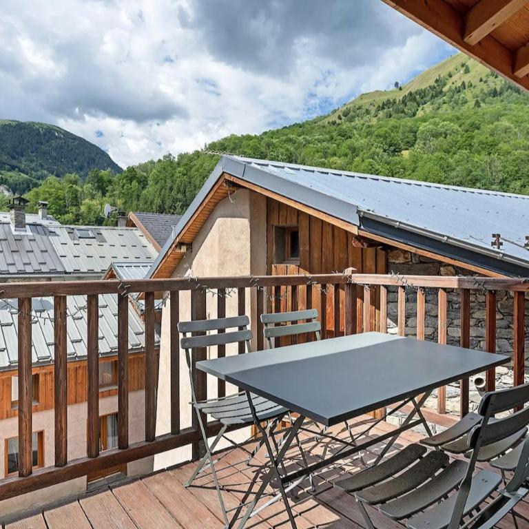 Chalet Belleville - Three-Bedroom Chalet - 11