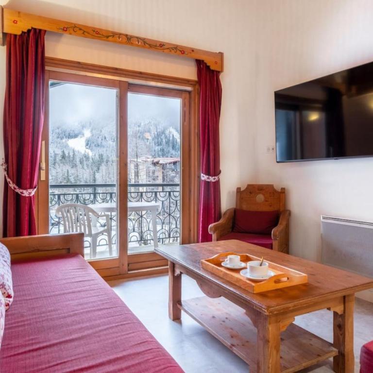 Le Cristal N16 - Central apartment close to the slopes & Free Parking & Pool - Two-Bedroom Apartment with Mountain View - 11