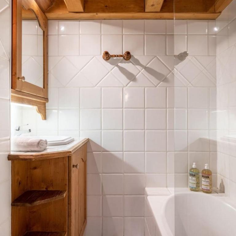 Le Cristal N16 - Central apartment close to the slopes & Free Parking & Pool - Two-Bedroom Apartment with Mountain View - 5