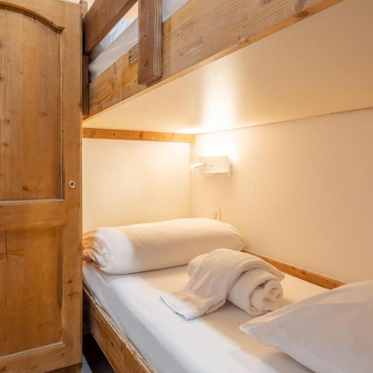 Le Cristal N16 - Central apartment close to the slopes & Free Parking & Pool - Two-Bedroom Apartment with Mountain View - 12