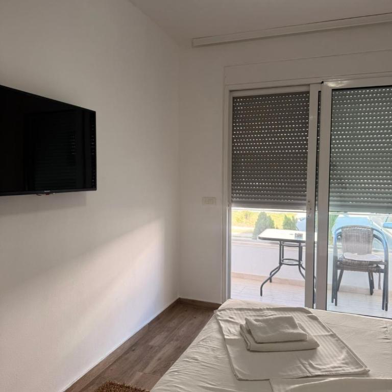 Amra Apartments - One-Bedroom Apartment - 1