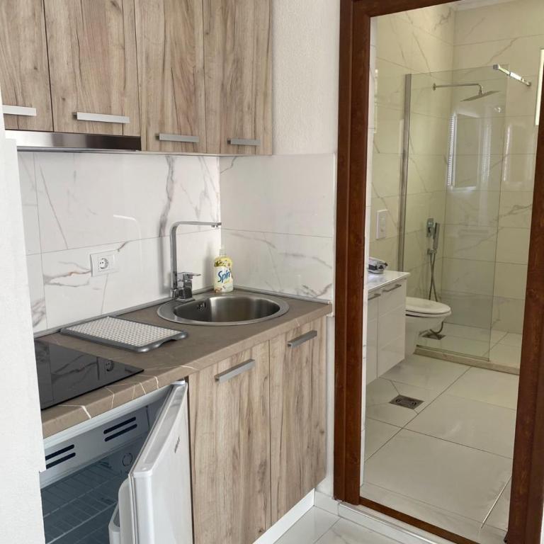 Amra Apartments - One-Bedroom Apartment - 2