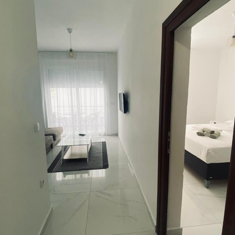 Amra Apartments - One-Bedroom Apartment - 3