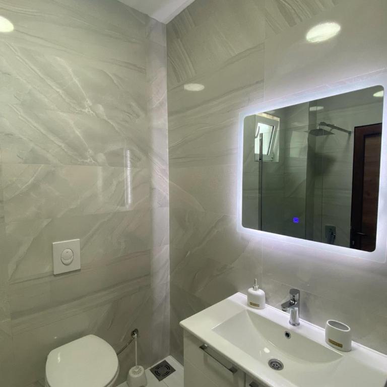 Amra Apartments - One-Bedroom Apartment - 5