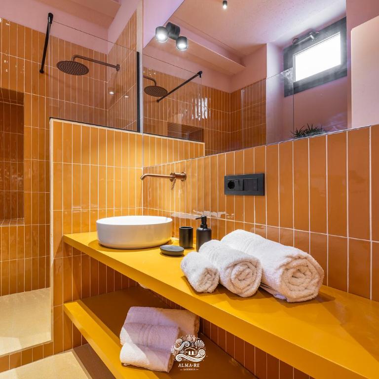 Este-Oeste Suites - Design, Comfort & Relax Assoluto - Ampia Camera Matrimoniale - 9