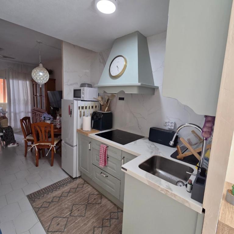 Benalbeach Beauty- Sunny studio with ocean views, balcony, and windows in every room - Studio mit Balkon - 5