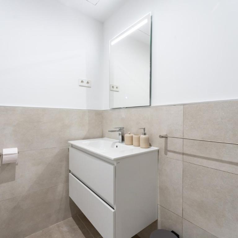  - Apartamento de 2 dormitorios con vistas al jardín - 3