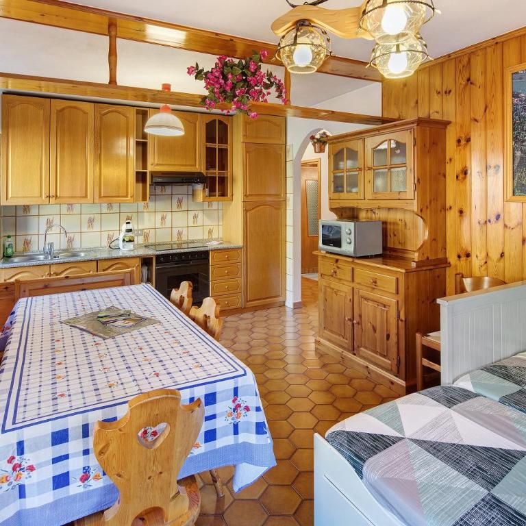 Appartamento Mirella - Appartamento Deluxe con 2 Camere da Letto e Balcone - 4