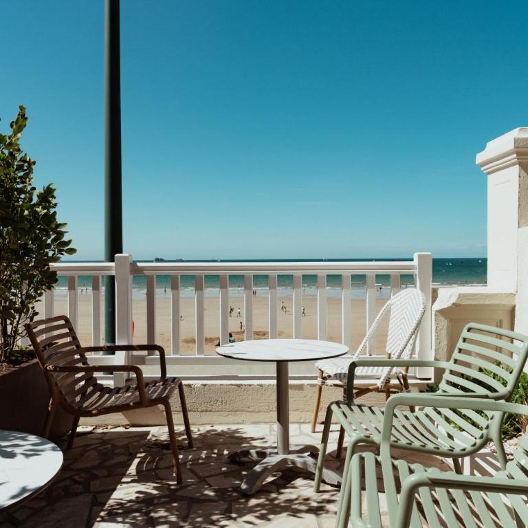 Hôtel Alba Saint-Malo Plage du Sillon - Chambre Familiale avec Terrasse - 1