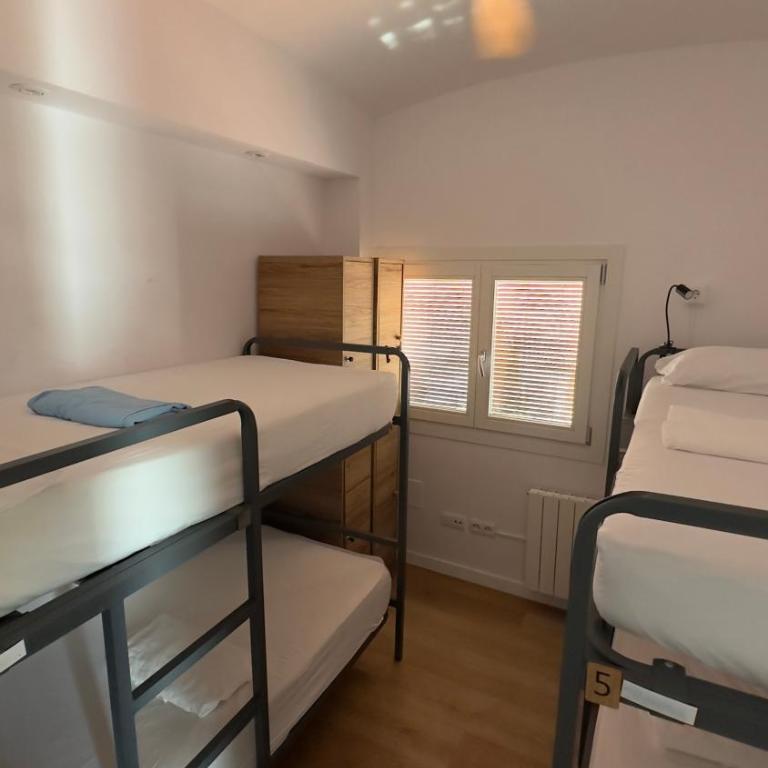 Can Cocollona - Cama en habitación femenina compartida de 4 camas - 6