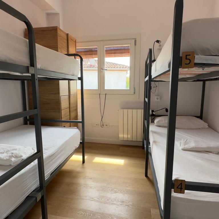 Can Cocollona - Cama en habitación femenina compartida de 4 camas - 7