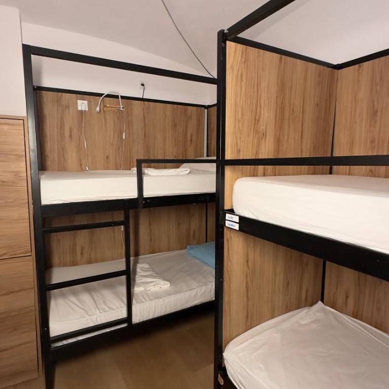 Can Cocollona - Cama Individual en dormitorio compartido de 6 camas - 4