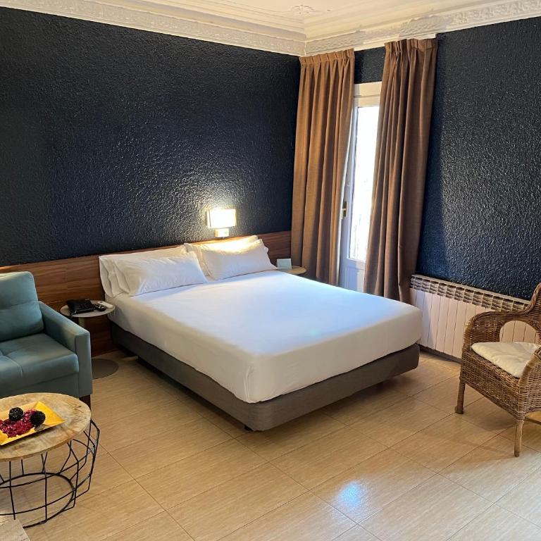 Hostal Iznájar Barcelona - Habitación Superior - 1 cama grande - 11