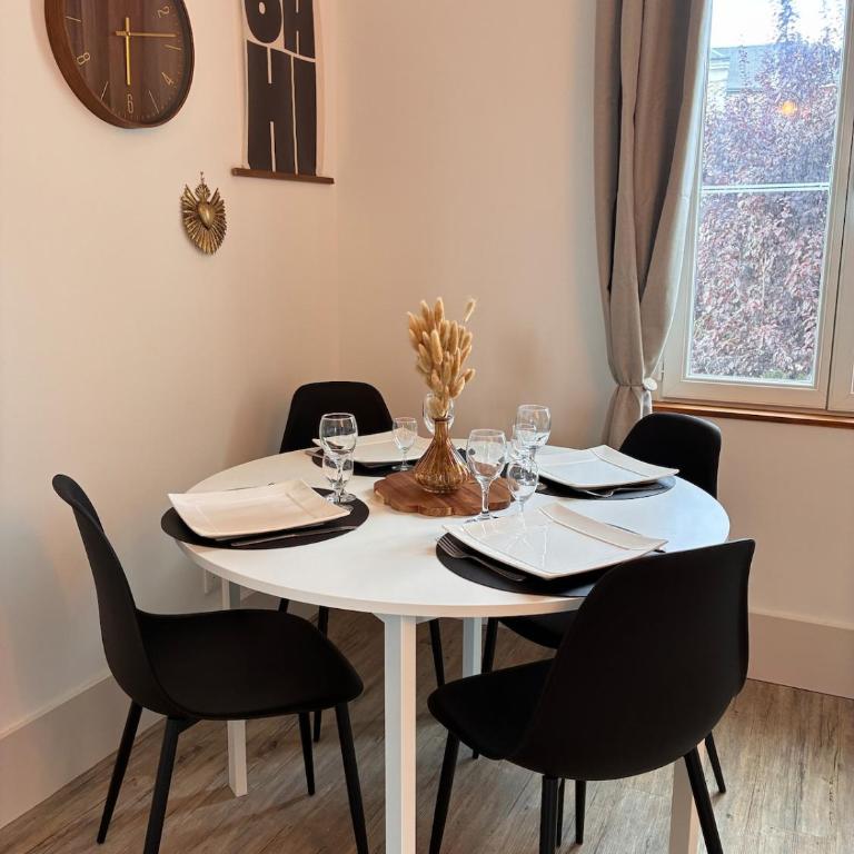 Vue château, Centre à pied, bord de Loire, Maison Commire - Appartement 1 Chambre - 22