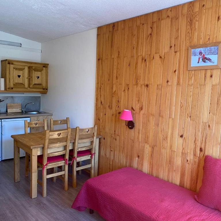 Studio rénové 5 pers · Ski aux pieds · Balcon exposé Sud · Proche commerces - FR-1-346-388 - Studio - 1