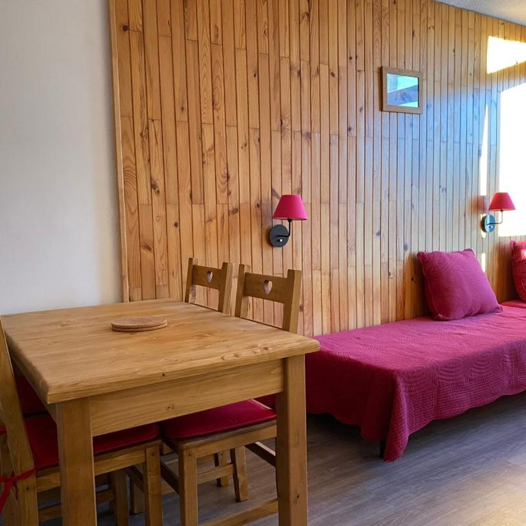 Studio rénové 5 pers · Ski aux pieds · Balcon exposé Sud · Proche commerces - FR-1-346-388 - Studio - 4
