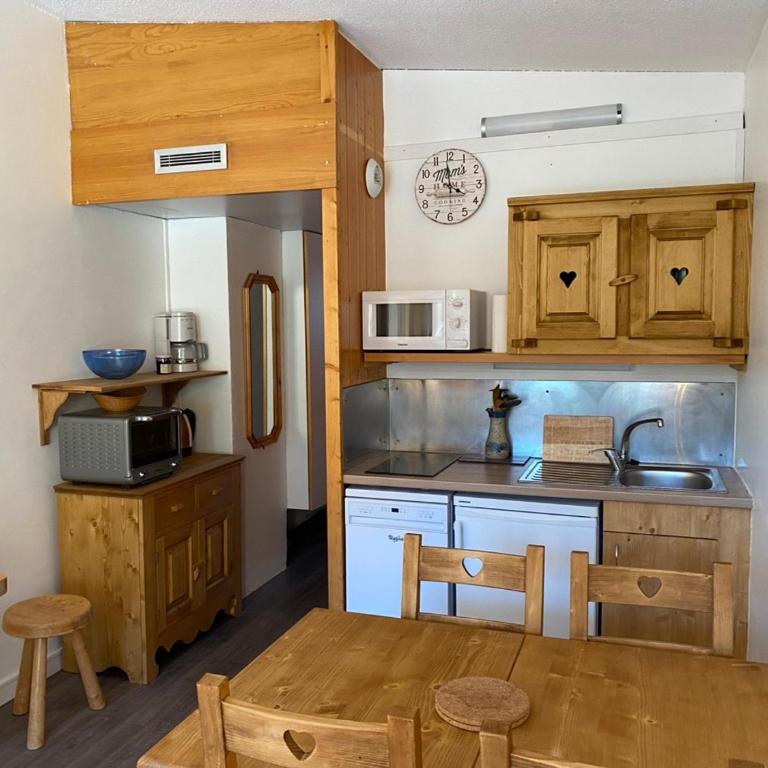 Studio rénové 5 pers · Ski aux pieds · Balcon exposé Sud · Proche commerces - FR-1-346-388 - Studio - 6