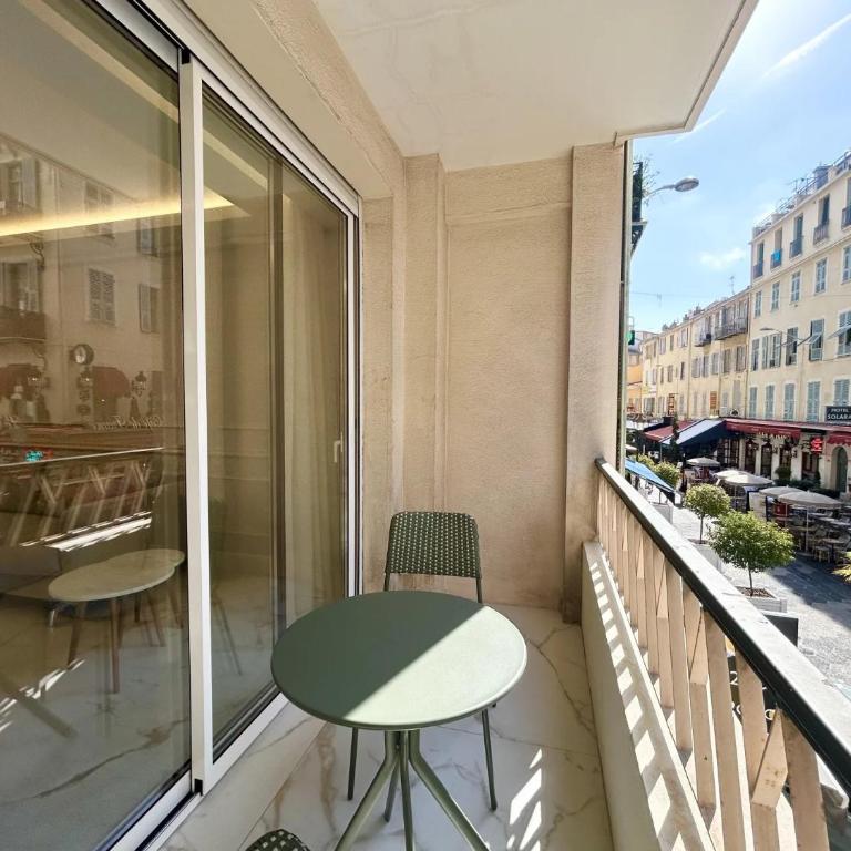3P Luxe Carré d'Or Terrasse 30 mètres carrés Zone Piétonne Plage à Pied - Appartement 2 Chambres - 30