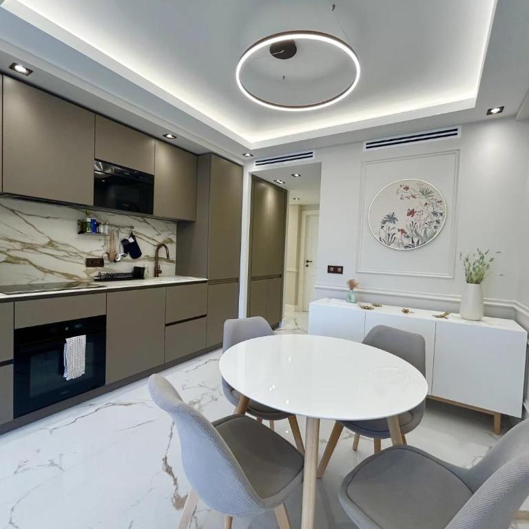 3P Luxe Carré d'Or Terrasse 30 mètres carrés Zone Piétonne Plage à Pied - Appartement 2 Chambres - 35