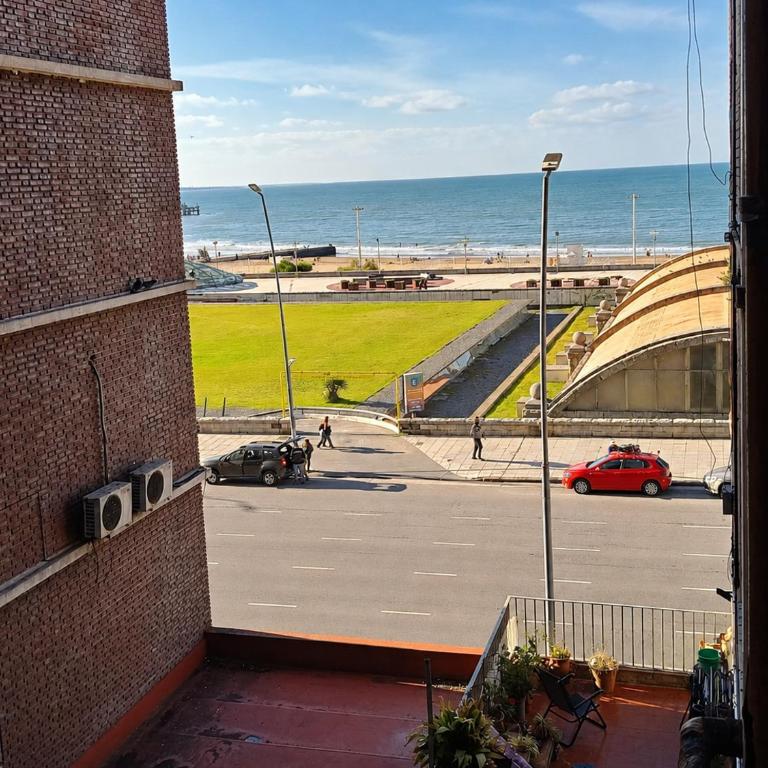Frente al MAR, a pasos del Casino y del Torréon, en la mejor zona de Mar del Plata - Two-Bedroom Apartment - 14