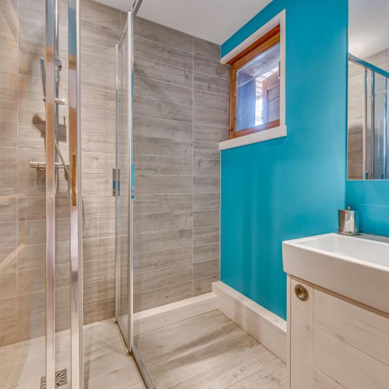 Élégant 4 pièces avec terrasse plein Sud, cheminée, parking couvert, au centre proche pistes et commodités - Apartamento de 3 dormitorios - 18