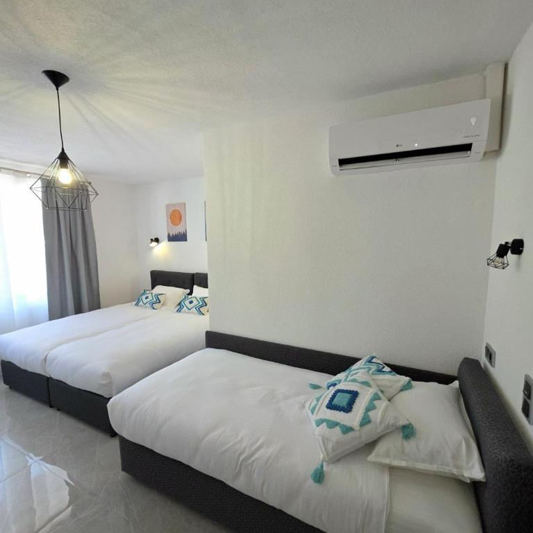 La Luna Apartments - One-Bedroom Apartment - 3
