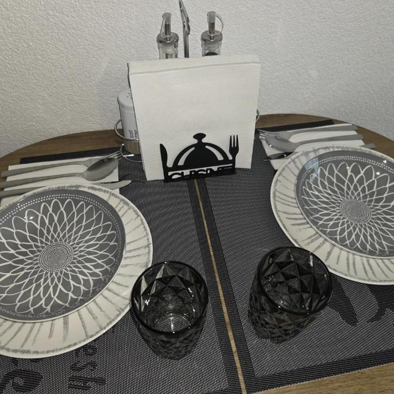 La Luna Apartments - One-Bedroom Apartment - 5