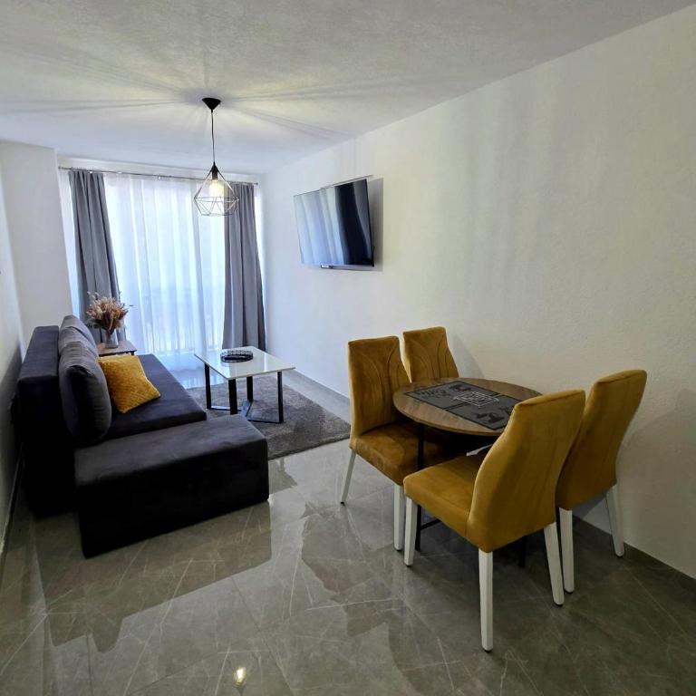 La Luna Apartments - One-Bedroom Apartment - 5