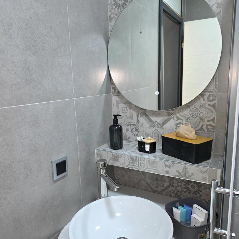 La Luna Apartments - One-Bedroom Apartment - 7