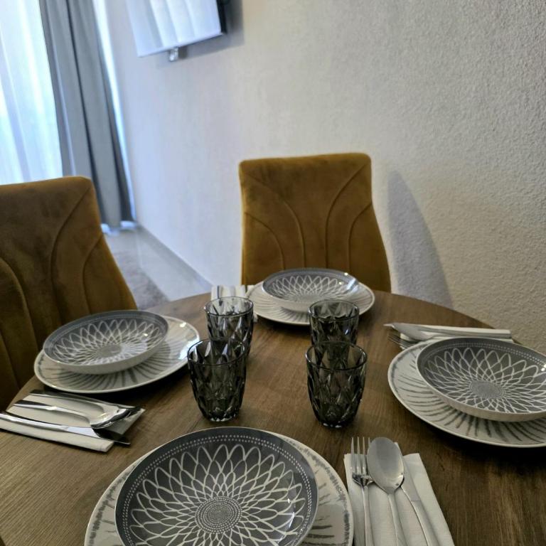 La Luna Apartments - One-Bedroom Apartment - 8