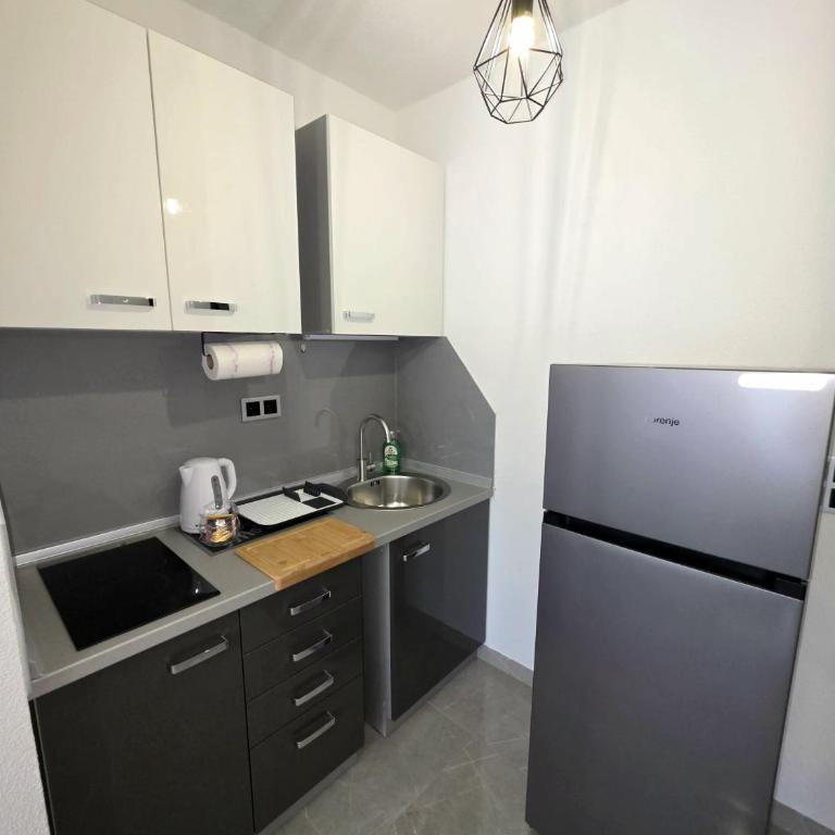La Luna Apartments - One-Bedroom Apartment - 11