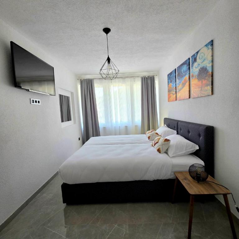 La Luna Apartments - One-Bedroom Apartment - 12