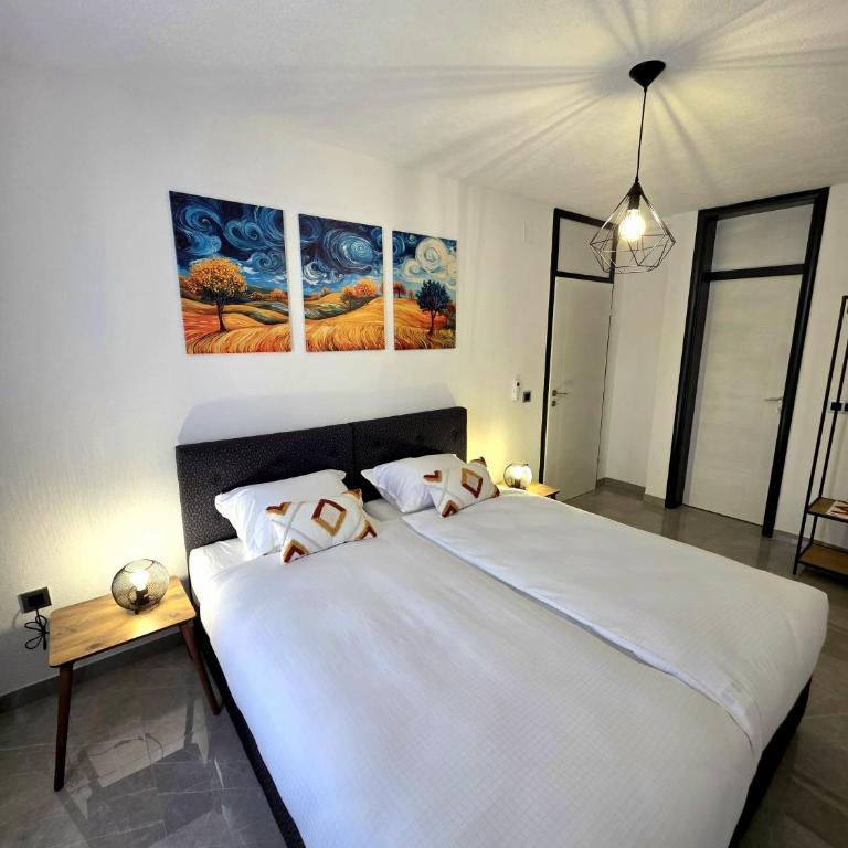 La Luna Apartments - One-Bedroom Apartment - 13