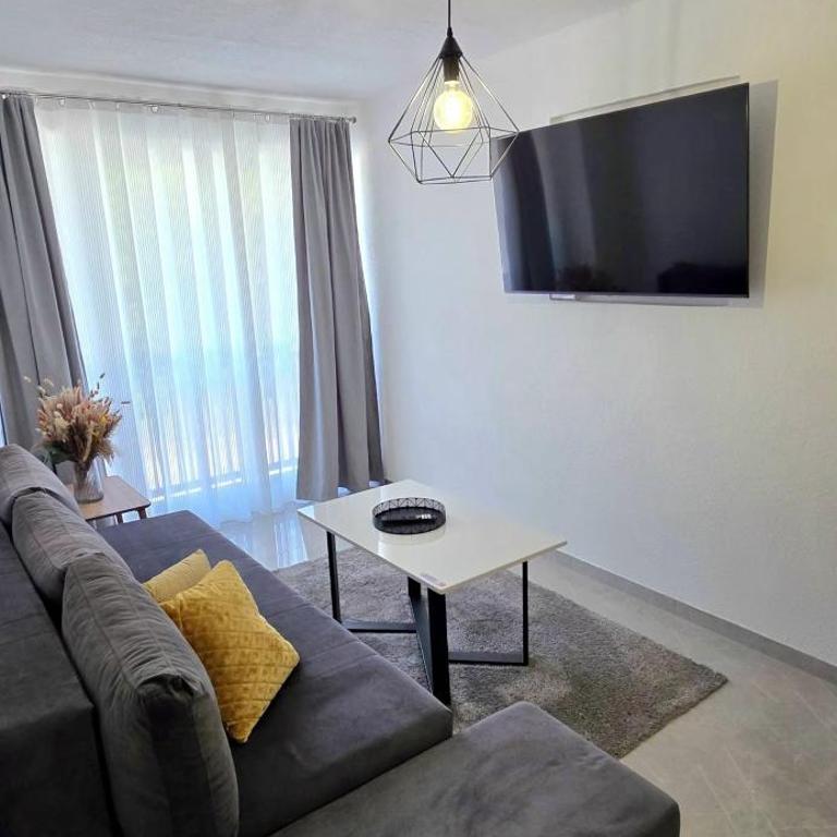 La Luna Apartments - One-Bedroom Apartment - 14