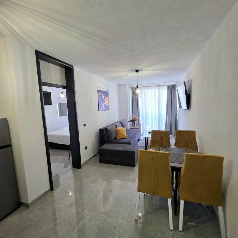 La Luna Apartments - One-Bedroom Apartment - 18