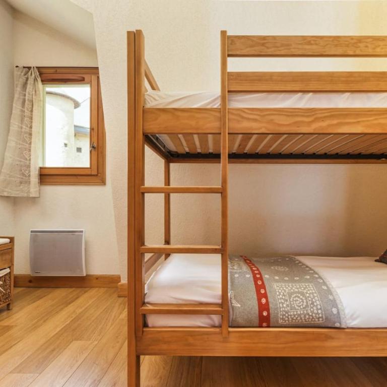 Chateau - Charming Apartment in the city Center with 3 bedrooms - By Cozee Rentals - Appartement 3 Chambres - 12
