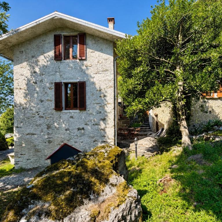 Casa Bucaneve & Ciclamino - YourLakeComoHome - Monolocale su 2 Livelli - 1