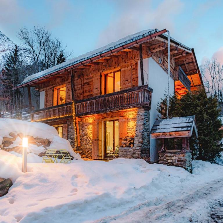Chalet Fleur de Lys - Chalet 4BR Wood Stove , Home Cinema , Parental Suite - By Cozee Rentals - Chalet - 1