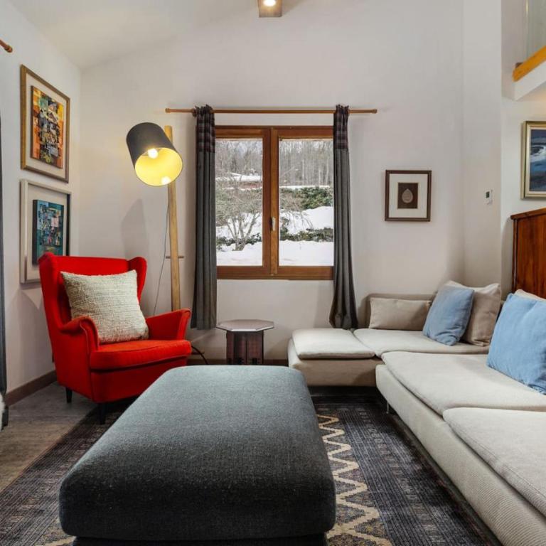 Chalet Fleur de Lys - Chalet 4BR Wood Stove , Home Cinema , Parental Suite - By Cozee Rentals - Chalet - 8