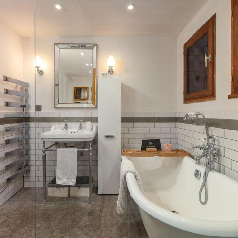 Chalet Fleur de Lys - Chalet 4BR Wood Stove , Home Cinema , Parental Suite - By Cozee Rentals - Chalet - 19